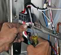 Шта је боље - направите ли електричну инсталацију сами или позовите професионалног електричара?