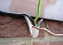 Kādus vadus un kabeļus vislabāk izmantot mājas elektroinstalācijai