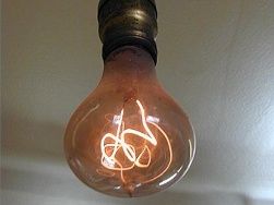 Ist Thomas Edison der Erfinder der Glühlampe?