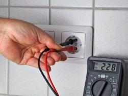 Hur man säkert använder elektriska kablar hemma med hushållsapparater