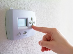 Kā tiek sakārtoti un darbojas ieprogrammēti istabas termostati zemgrīdas apkurei
