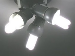 Причини за мигащата компактна флуоресцентна лампа
